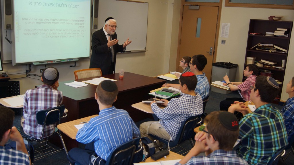 Rav Schachter Speaking with Boys - Small